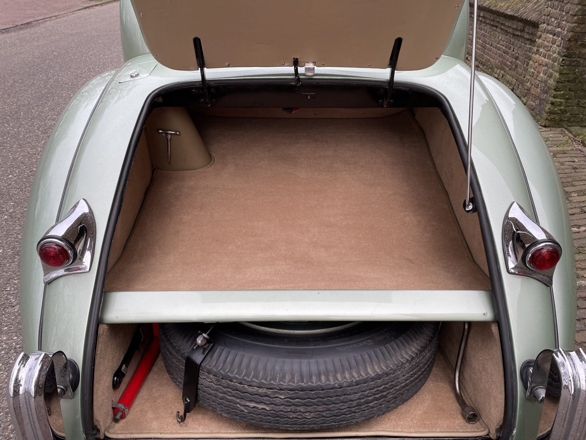 Cult Scale Jaguar XK120 OTS Green 1948